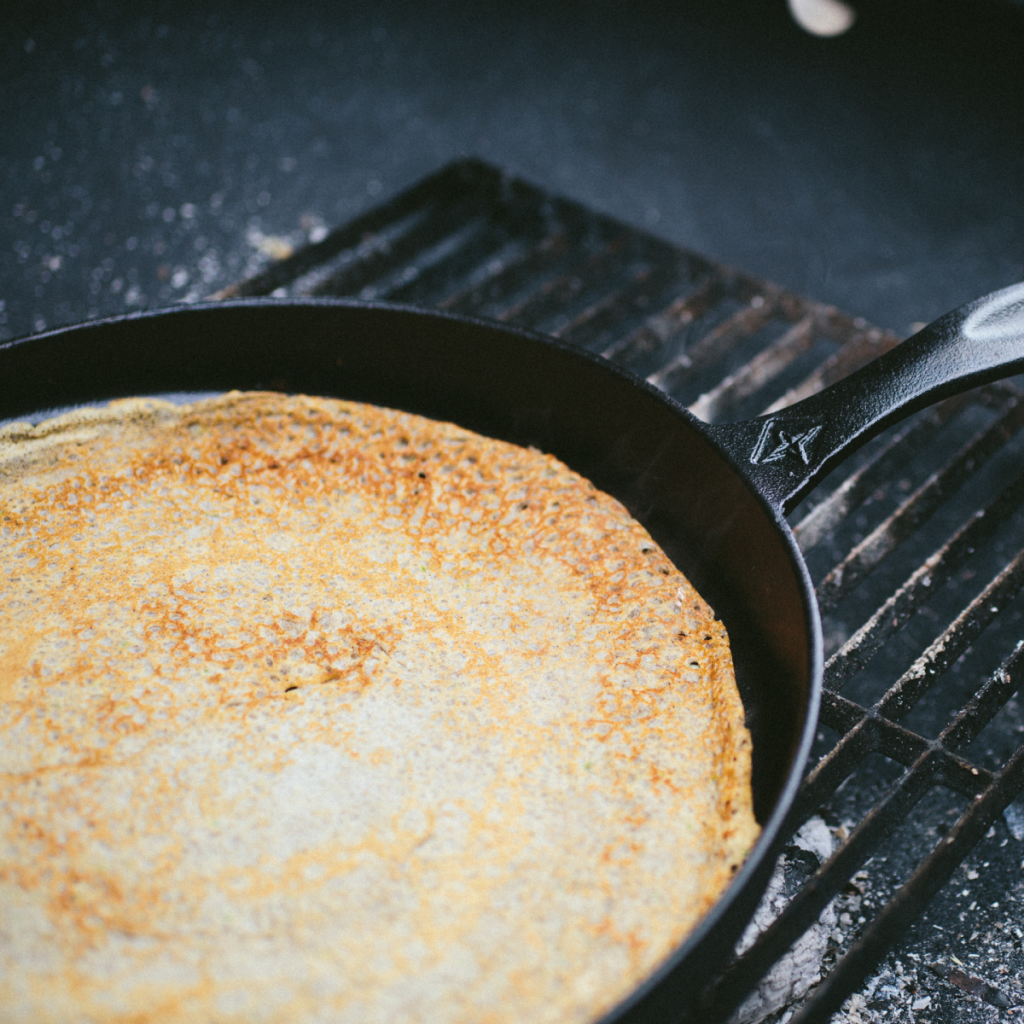 Closeup gietijzeren pannenkoekenpan