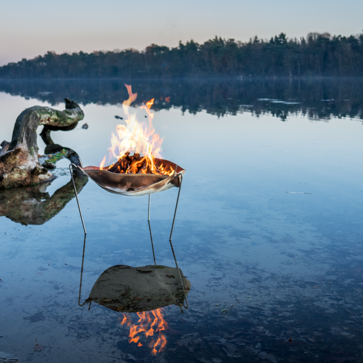 Sfeerfoto vuurdoek met vuur op water